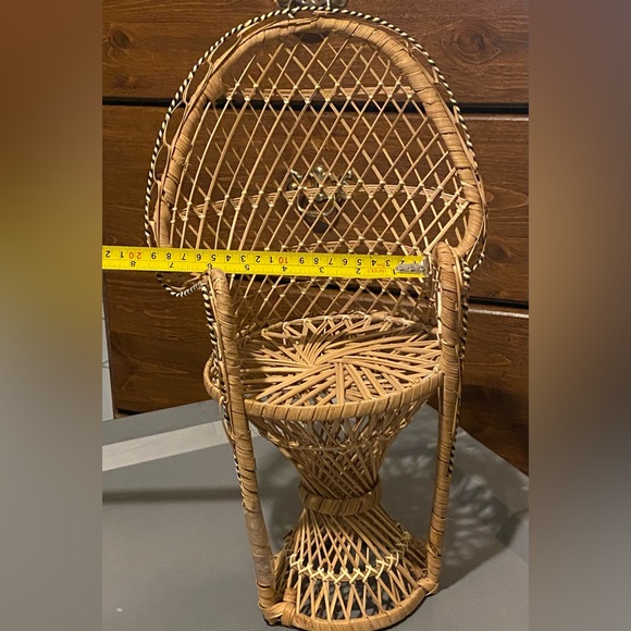 Mini Rattan Chair plant stand - Picture 3 of 4